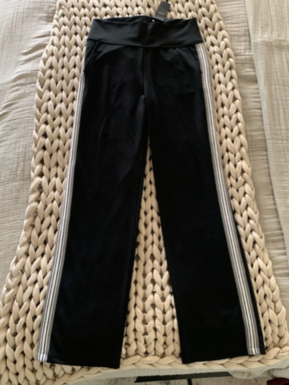 NWT Zaggora (now known as Saint and Sofia) Runway Pants w/ side stripe -  Size 6